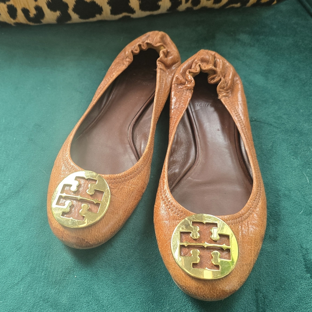 Tory Burch Women's Tan Leather Ballet Flats W Large Gold Logo Size 9